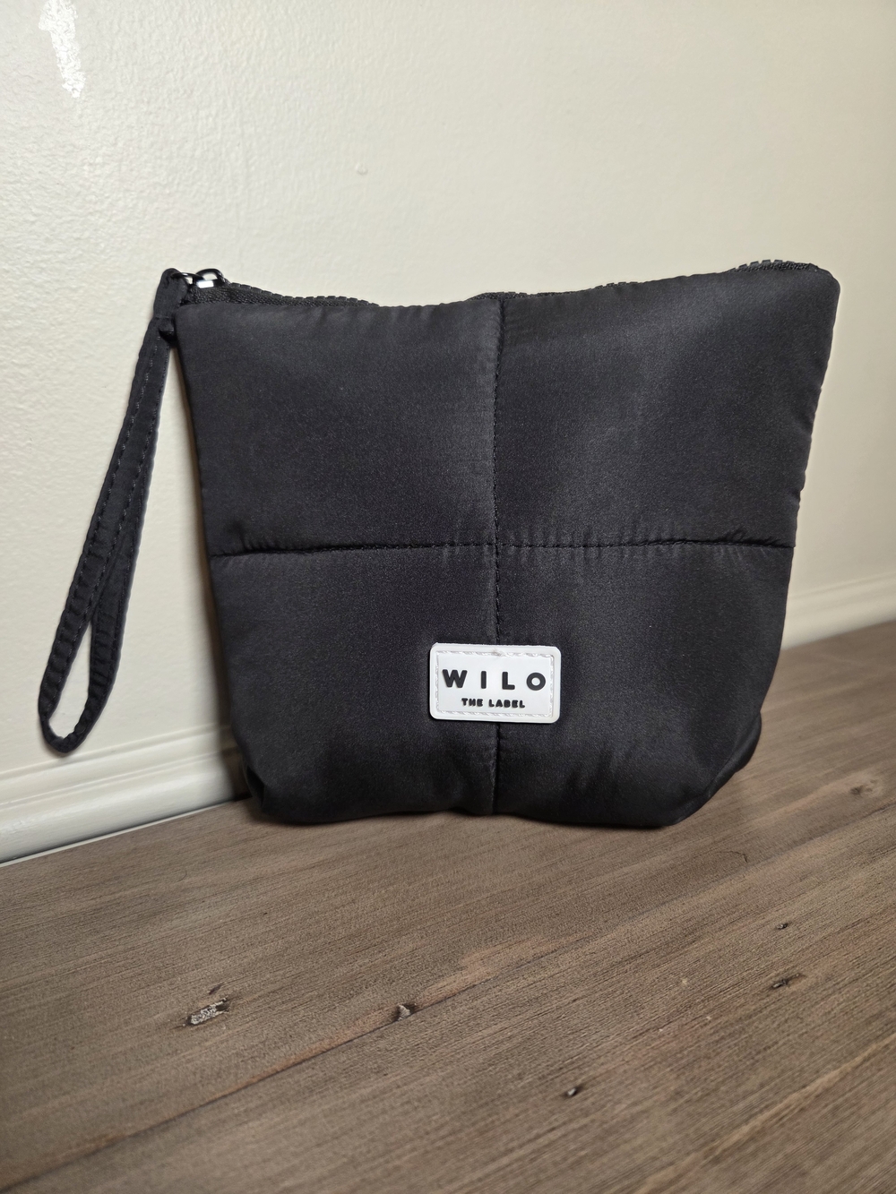 Wilo The Label Black Puffer Quilted Cosmetic Pouch Wristlet